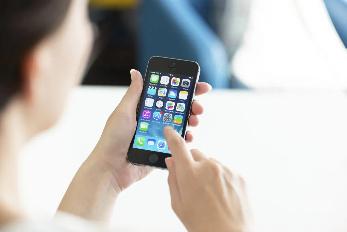 Before getting a smartphone, study participants believed the device would help them in their college studies—giving an average answer of 3.88 out of a 5, with 5 meaning strongly agree. (Anatolii Babii/iStock)