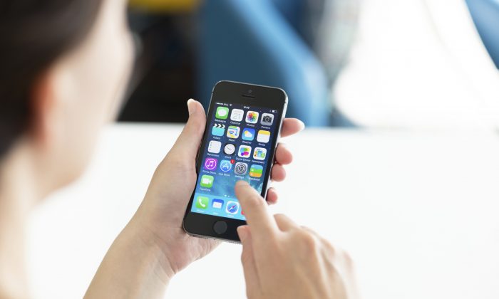 Before getting a smartphone, study participants believed the device would help them in their college studies—giving an average answer of 3.88 out of a 5, with 5 meaning strongly agree. (Anatolii Babii/iStock)
