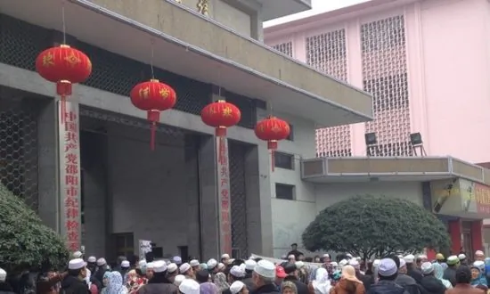 Chinese Villagers Fight Land Grab by Officials Working With Developers