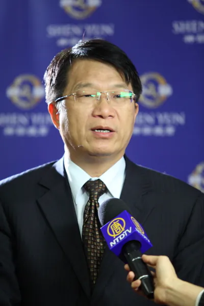 Deputy Mayor of Tainan City, Yen Chun-tso, attended Shen Yun Performing Arts Touring Company at the Tainan Municipal Cultural Center in Taiwan, on March 15. (Chen Ting/The Epoch Times)