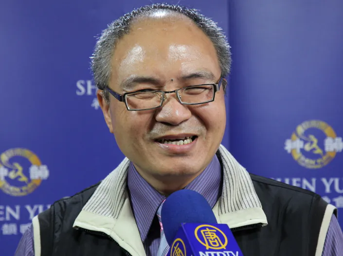 Keelung City Cultural Affairs Bureau Director Chang Chien-Hsiang speaks highly of the fourth artistic feast in Keelung put on by Shen Yun Performance Arts Touring Company at Keelung Cultural Center, on March 23. (Li Xianzhen/ The Epoch Times)