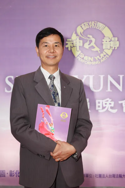 Hsinchu City Councilor Chen Chi-yuan says that he is deeply touched by Shen Yun Performing Arts Touring Company’s performance on the afternoon of March 27. (Lin Bodong/The Epoch Times)
