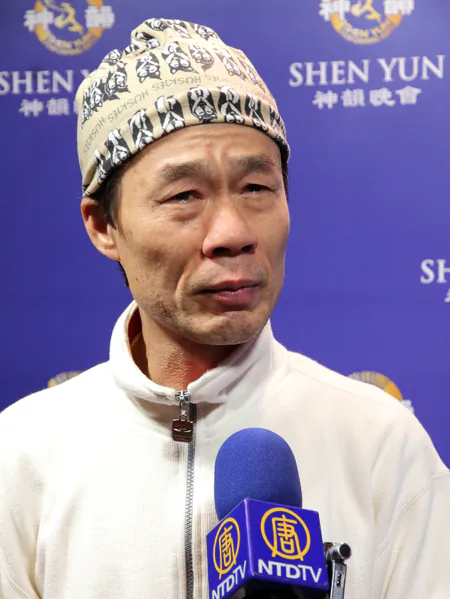 Mr. Xiong Li, director of the Xiong Li Dance Company in Hong Kong, is moved to tears, when Shen Yun’s performances in Taoyuan County, Taiwan on March 29, 2013. (Liang Sujing/The Epoch Times)