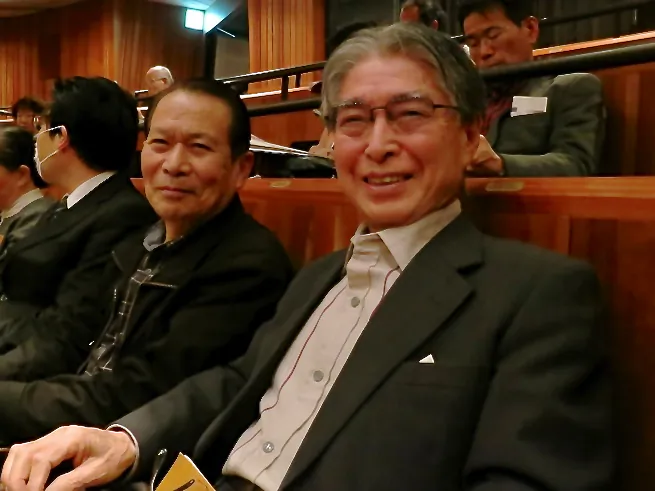 Yoshinori Ouyama (R), emeritus professor at Osaka University, with friend, Ichirou Ikeda (L), at Shen Yun on April 25. They came to Nishinomiya from Osaka especially to see Shen Yun. Mr. Ouyama said: A performance like this doesn’t exist in China at present, inheriting this nearly lost culture is crucial.” (Niou Bin/The Epoch Times)