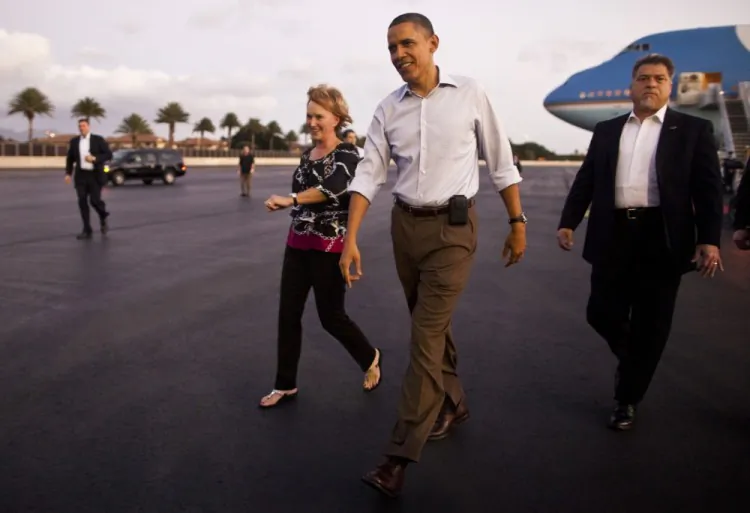 US President Barack Obama walks to greet well wishers after arriving at Joint Base Pearl Harbor-Hickam December 23, 2011 in Honolulu, Hawaii. (Kent Nishimura-Pool/Getty Images)