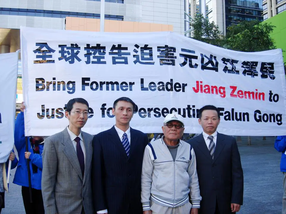 Xie Weiguo stands second from left in Brisbane on July 14, 2015. With him are, left from right, John Meng, Qiu Cuiliang, and Yu Ping, all of whom filed criminal complaints against former Chinese leader Jiang Zemin recently. (Minghui.org)