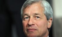 JPMorgan Execs Depart as Hedging Loss Could Worsen