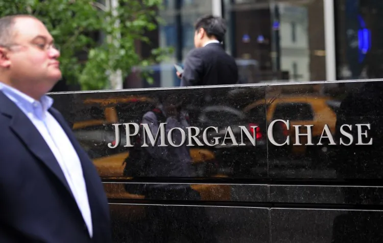 People walk past JP Morgan Chase Co headquarters in New York, May 14. 2015. (Emmanuel Dunand/AFP/GettyImages)