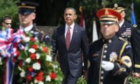Obama Honors Fallen Troops at Arlington National Cemetery