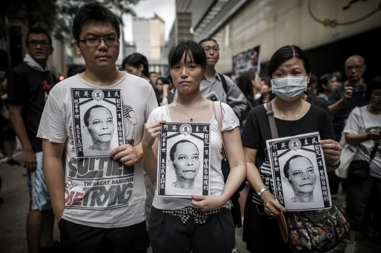 Around 25,000 people took part in a protest over the mysterious death of Chinese dissident Li Wangyang in Hong Kong on June 10. (Song Xianglong/The Epoch Times)