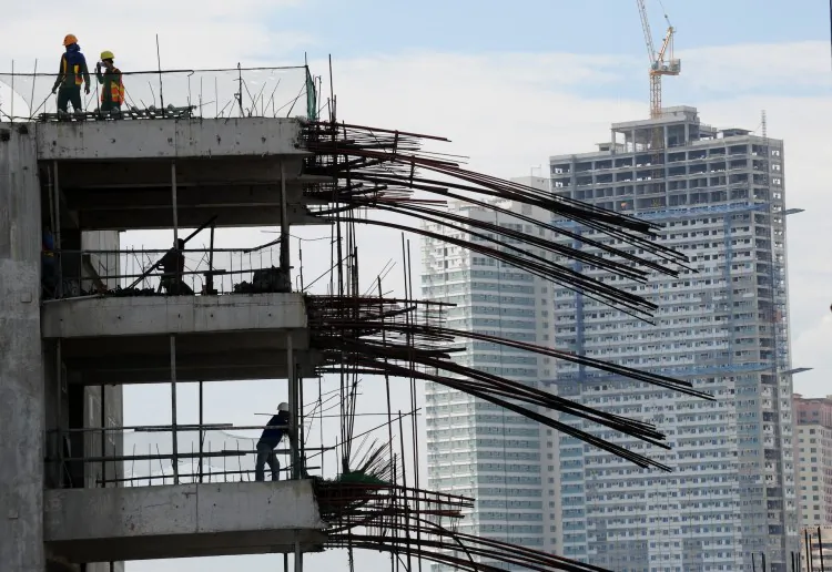 Workers are seen at a construction site in Manila, Philippines on Aug. 30. (Noel Celis/AFP/GettyImages)