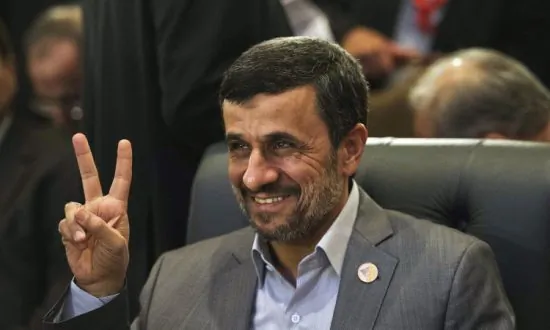 Ahmadinejad Assaulted With Shoe in Egypt