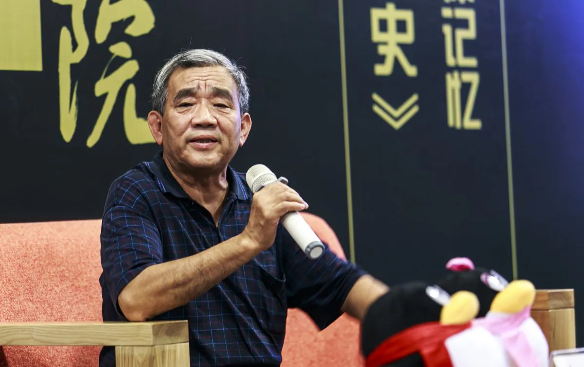 Yang Jisheng, the former chief editor of the liberal political magazine Yanhuang Chunqiu, or China Through the Ages, gives a talk in Beijing, China on Sept. 1, 2012. (Epoch Times archives).
