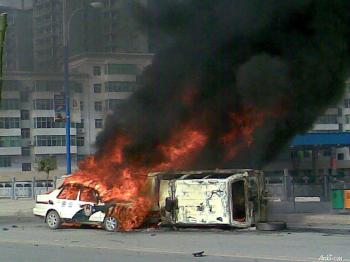 Government vehicles were set ablaze. (Photo provided by mainland China Internet surfer) Government vehicles were set ablaze. (Photo provided by mainland China Internet surfer)