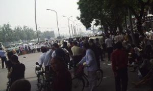 On Pelosi's Arrival Thousands Protest Chinese Regime