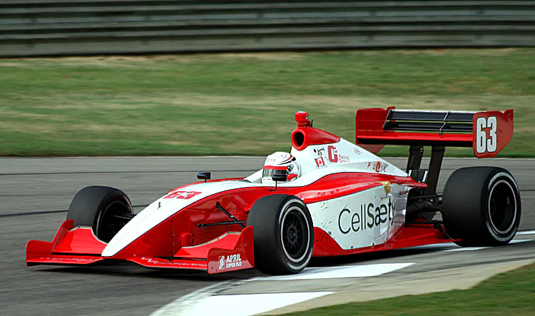 Close, fast racing: Andretti driver Stefan Wilson leads Team E’s Joel Miller into Turn Ten at the 2011 St. Pete race. (James Fish/The Epoch Times)