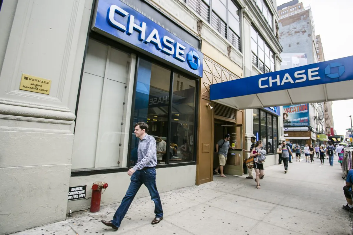 Chase bank in the Chelsea neighborhood of Manhattan on July 7, 2015. (Samira Bouaou/Epoch Times)