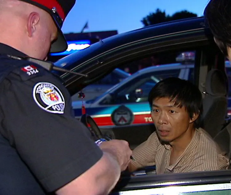 Toronto police question Lu Ping over his delivery of an anti-Falun Gong tabloid in June 2007 at the Asian Farm store in Toronto. The tabloid was the fourth installment of a 'special edition' magazine published by Les Presses Chinoises, a Montreal Chinese-language newspaper owned by Crescent Chau. A judge ruled in 2010 that it was fair to suggest Chau was acting as an agent of Beijing in his unsubstantiated defaming of Falun Gong in the high-circulation 'special editions' of his newspaper. The Quebec Court of Appeal in February 2012 dismissed Chau's appeal of that 2010 ruling. (NTDTV)