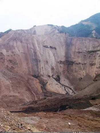 On May 23, 2008, a chemical defense troop of the Chinese army was deployed to Chenjiaba Township, Beichuan County.  (The Epoch Times)