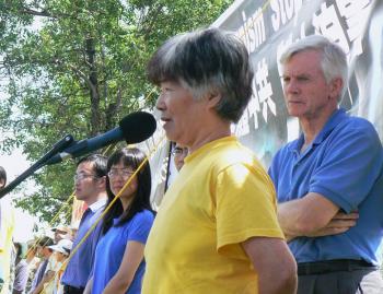 Falun Gong practitioner Chen Guizhi and former Member of Parliamwent Hon. David Kilgour both spoke at the rally in front of the Chinese embassy to mark ten years of persecution of Falun Gong by the communist regime. (Donna He/The Epoch Times)