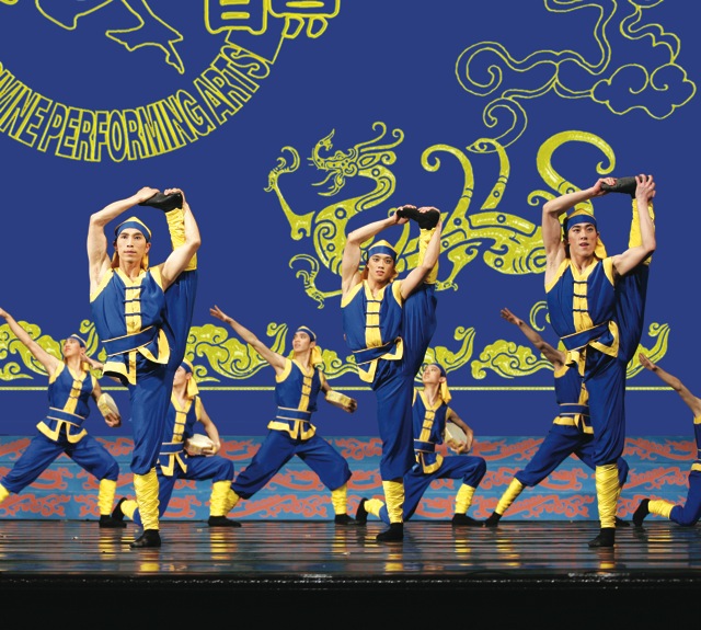 The grace and power of Shen Yun’s male dancers exemplify the masculine ideals of Chinese traditional culture. (Shen Yun Performing Arts)