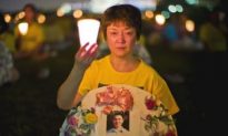 Falun Gong Vigil Touches the Heart