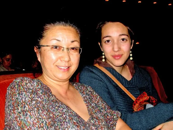 Sasha Lee, a photographer and a Fengshui specialist, was at San Francisco War Memorial Opera House on Saturday, Jan. 7 with Zoe Blank, her daughter. (Alex Ma/The Epoch Times)