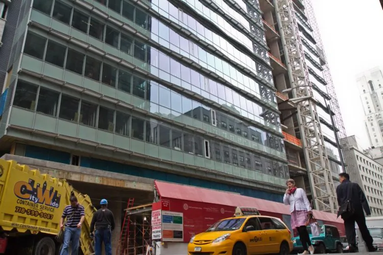 Cornell’s expansion outside of Roosevelt Island: the 480,000-square-foot, 16-story Belfer Research Building on the Upper East Side, May 9. (Benjiman Chasteen/The Epoch Times)