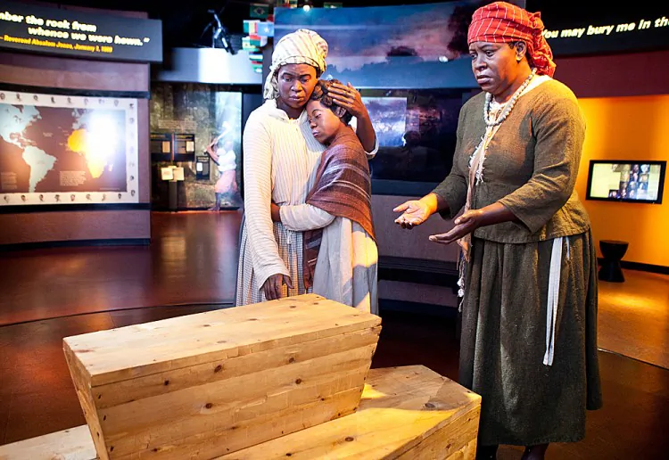 School children visit the African Burial Ground in Lower Manhattan on Oct. 4, 2011, to celebrate the 20th anniversary of its rediscovery. (Ivan Pentchoukov/The Epoch Times)