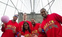 Harlem Globetrotters Dribble Across Brooklyn Bridge (Photos)