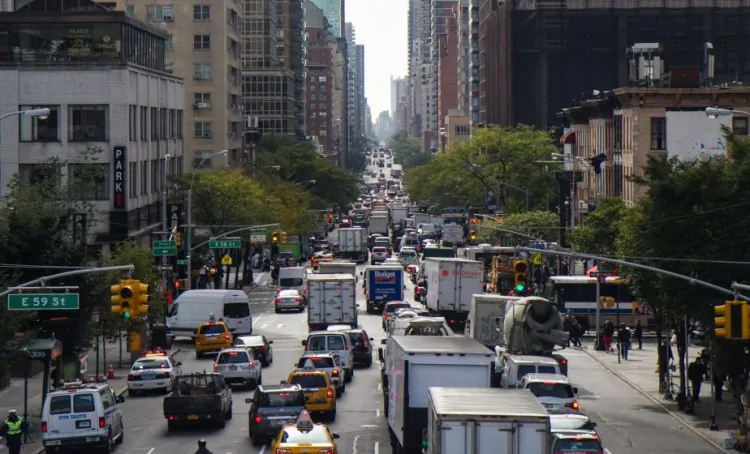 Traffic congestion on Second Avenue after merging from the Queensborough Bridge in New York City. (Benjamin Chasteen/The Epoch Times)