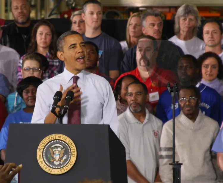 President Barack Obama speaks to manufacturing workers at the Daimler Detroit Diesel Plant in Redford, Mich., on Dec. 10 about the success and expansion of Detroit Diesel, the fiscal cliff, and right-to-work laws. (Ying Wan/The Epoch Times)