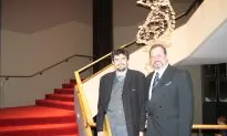 Queen’s Medal Winner Makes Shen Yun a Family Tradition