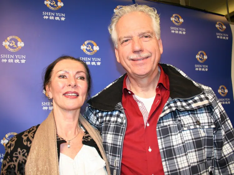 Ms. Silvia Groot and Mr. Peter van Eijsendoorn attend Shen Yun Performing Arts at The Hague's Lucent Danstheater. (Rongfa/The Epoch Times)
