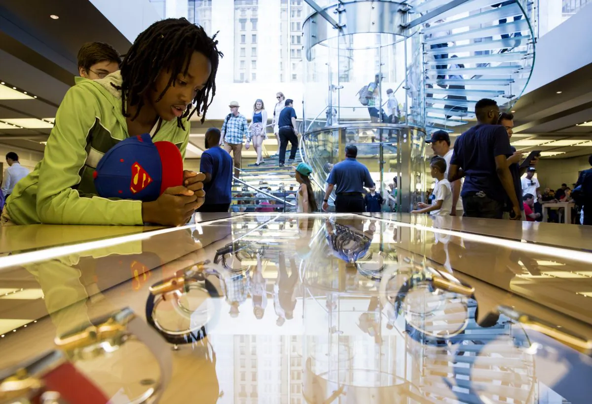 A customer looks at the Apple Watch at the Apple Store on June 17, 2015 on Fifth Avenue in New York City. (Eric Thayer/Getty Images)