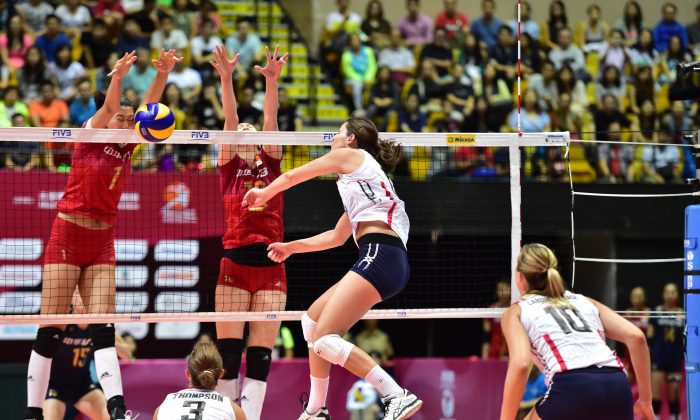 USA’s Kelly Murphy’s spike gets blocked by 199cm tall Xinyue Yuan of China during their FIVB World Grand Prix preliminary competition match at the Coliseum Hong Kong on Saturday July 18, 2015. China went on to win the game 15-12 in the 5th set. (Bill Cox/Epoch Times)