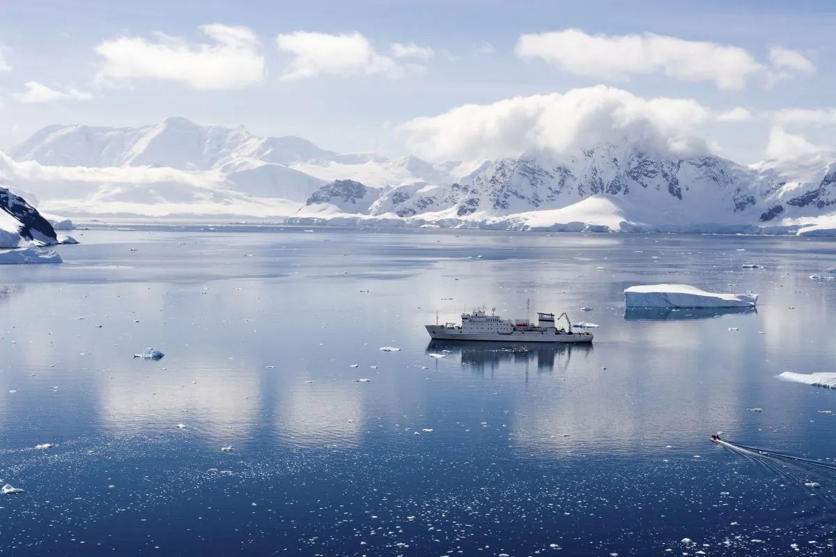 Paradise Harbor in Antarctica.  (Photodynamic/iStock)