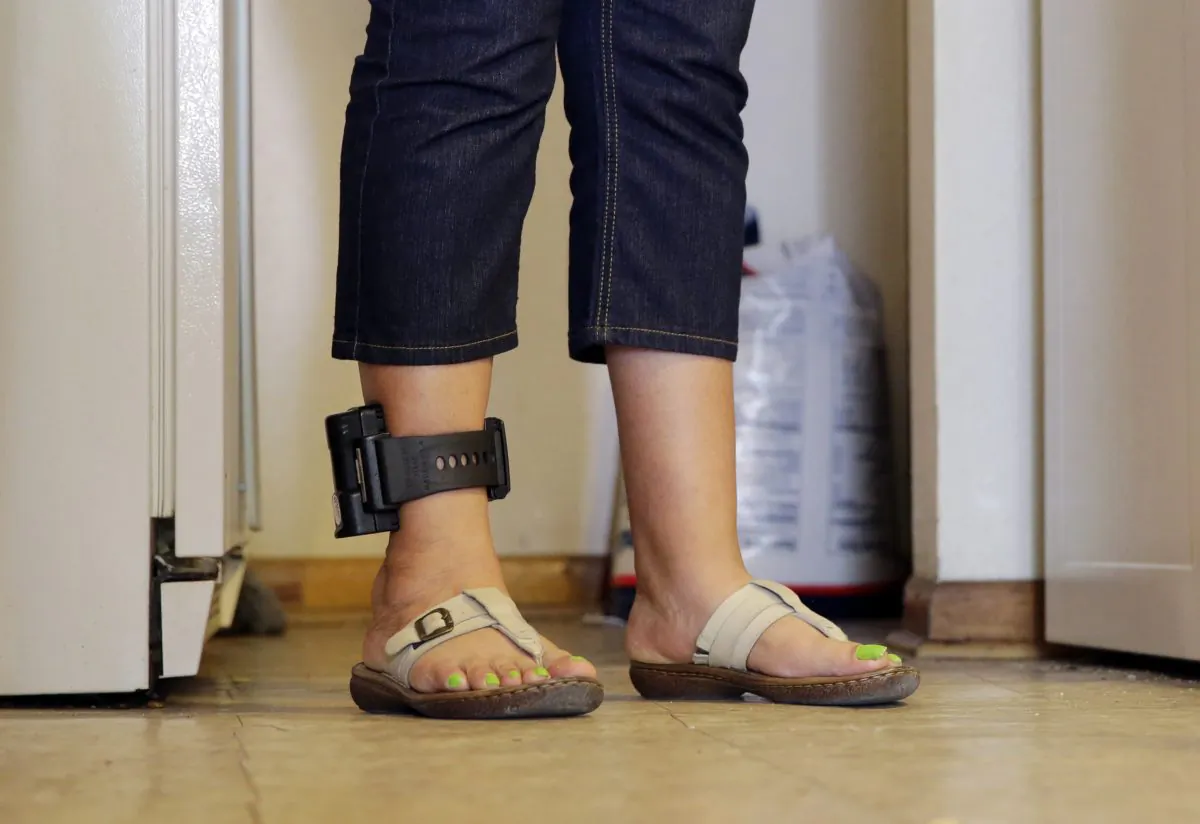 An immigrant from Honduras that entered the country illegally wears an ankle monitor at a shelter in San Antonio on July 27, 2015. (AP Photo/Eric Gay)