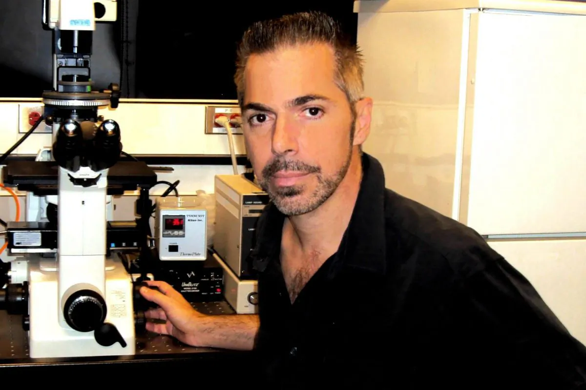 Dr. Robert Lanza (Wikimedia Commons)