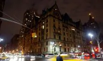 Manhattan Apartment Sales Tumble, as Prices Drop for First Time Since Early 2020