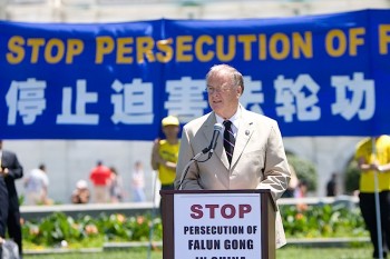 Congressman Sam Farr of California. (Alex Ma/The Epoch Times) Congressman Sam Farr of California. (Alex Ma/The Epoch Times)