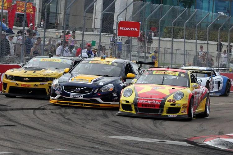Ryan Dalziel (R) cuts under Randy Pobst (C) in Turn Ten, taking over second place. (James Fish/The Epoch Times).