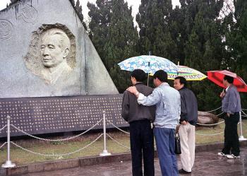 People gathering at the grave of former pro-reform Communist Party boss Hu Yaobang in Gongqing, in Jiangsi province on the eve of the tenth anniversary of his death in 1999. (AFP/Getty Images)