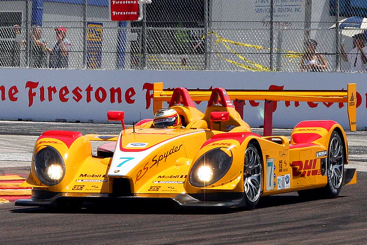 A Penske Porsche RS Spyder roars through Turn One at the 2008 St. Petersburg, Fla. ALMS race. (Dr. Sherwood Liu/The Epoch Times)