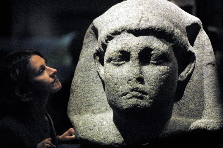 A photo shows one of the statues of Cleopatra in London on April 2001. (Adrian Dennis/AFP/Getty Images)