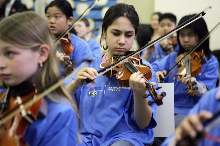 PS 107 students perform during the VH1 Save The Music Master Class for the hip hop violinists duo Nuttin' But Stringz in 2005. (Scott Gries/Getty Images)