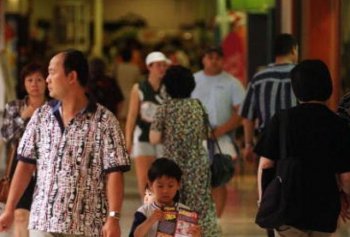 'Prosperity and longer life expectancy accompany higher levels of economic freedom.' Shoppers at St Luke's Shopping Mall, Auckland. (David Hallett/Getty Images)