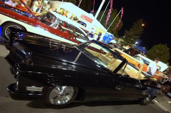 Steven and Peggy Wisniewski's customized '68 Cadillac convertible with roll bar. (Dan Sanchez/The Epoch Times) Steven and Peggy Wisniewski's customized '68 Cadillac convertible with roll bar. (Dan Sanchez/The Epoch Times)