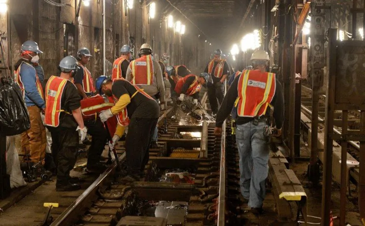 Workers during a weeknight shutdown in April for the FASTRACK maintenance program, which will expand in 2013. (MTA)