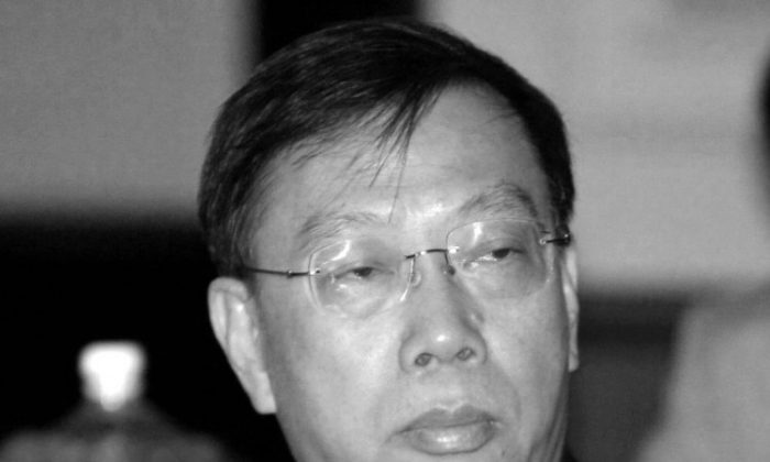 Chinese Deputy Minister of Health, Huang Jiefu, pictured at a meeting in India in 2006. He recently announced, inside China, that most organs are taken from prisoners. (Raveendran/AFP/Getty Images)